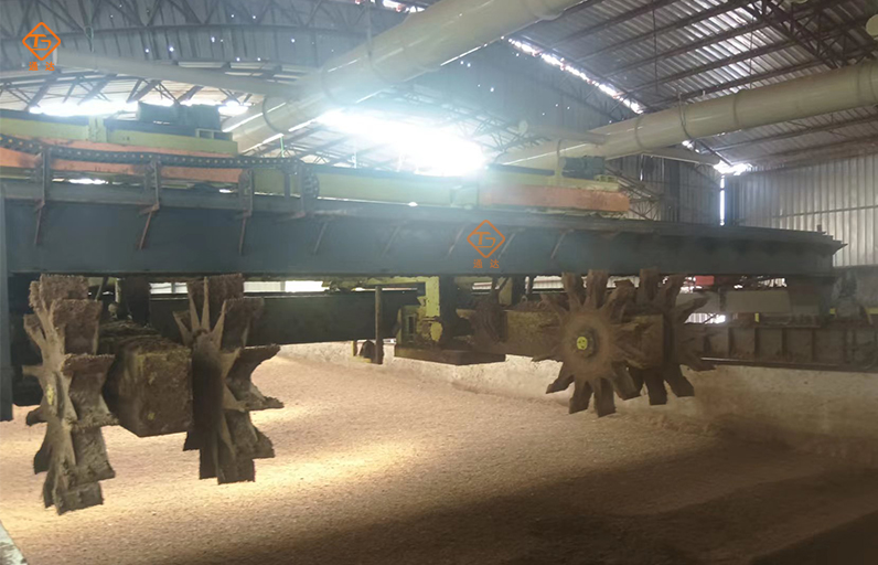 輪盤翻堆機 輪盤翻堆機